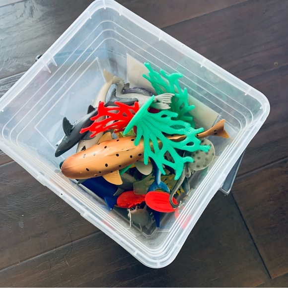 Terra by Battat Marine World Sea Life Set Toy Animal Figures Playset, 35 pieces - Picture 3 of 11